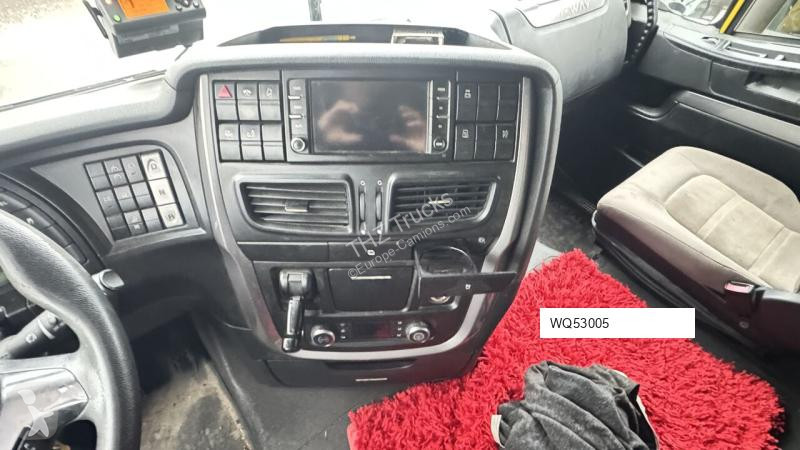 Iveco 460 tractor unit