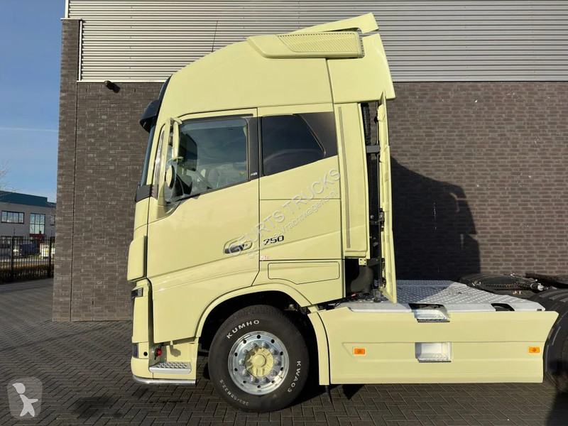 Traktor Volvo 16750 6X4 XXL CABINE...