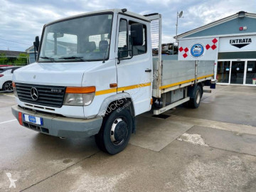 Camion plateau ridelles Mercedes