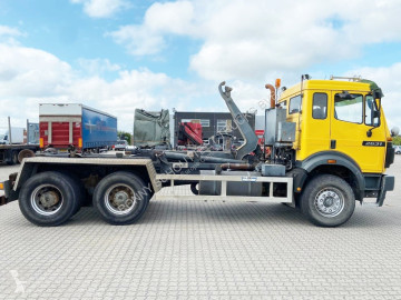 Camion polybenne Mercedes