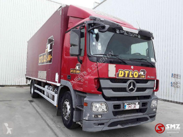 Camion fourgon Mercedes