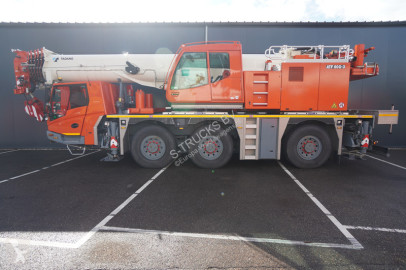 Camion grue Tadano