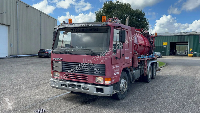Camion Volvo FL 7 Vacuum toilet tanker 8000 liter