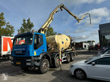 Camion béton malaxeur + pompe Iveco