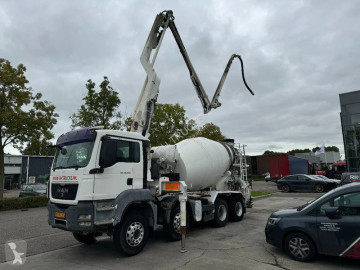 Camion béton malaxeur + pompe MAN