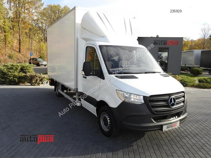 Kamion Mercedes SPRINTER KONTENER WINDA 8 PALET...
