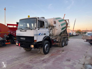 Camion béton toupie / Malaxeur Iveco