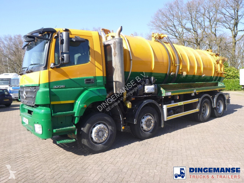 Camion Mercedes 3236 8x4 RHD vacuum tank