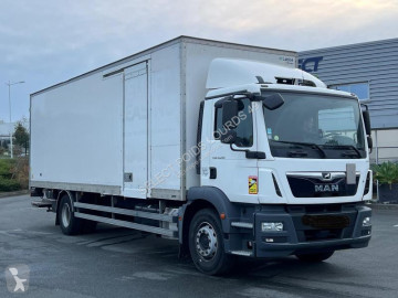 Camion fourgon MAN