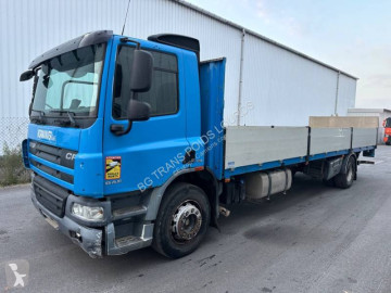 Camion plateau ridelles DAF