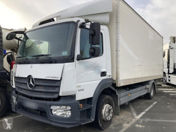 Camion fourgon Mercedes