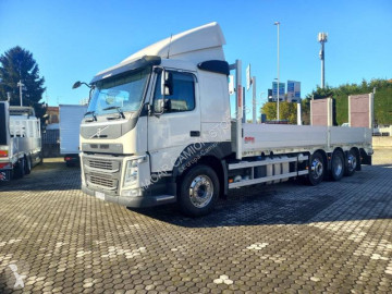Camion porte engins Volvo