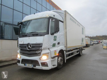 Camion fourgon Mercedes