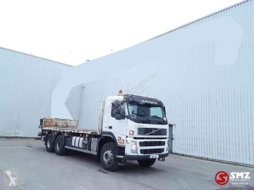 Camion plateau Volvo