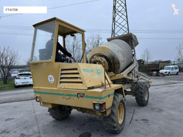 Camion béton toupie / Malaxeur Comet