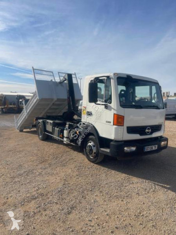 Camion polybenne Nissan