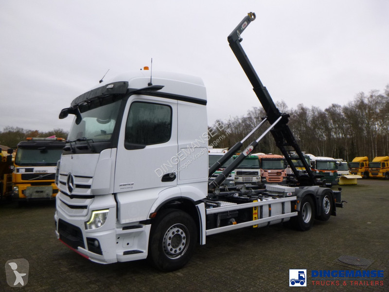 Camion Mercedes 2843 6x2 Hyva container hook 20t