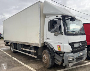 Camion fourgon polyfond Mercedes