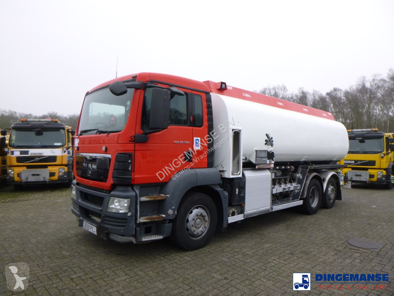 Camión MAN TGS 6X2 RHD fuel tank 20 m3 / 4 comp