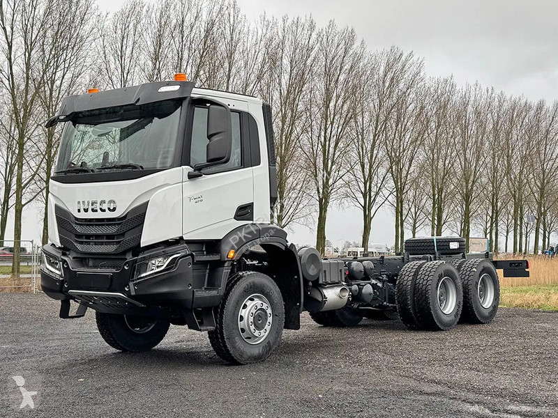 Camión Iveco T-Way AD380T47WH-4500 Chassis...