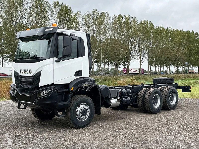 Camión Iveco T-Way AD380T43WH-4200 AT Chassis...