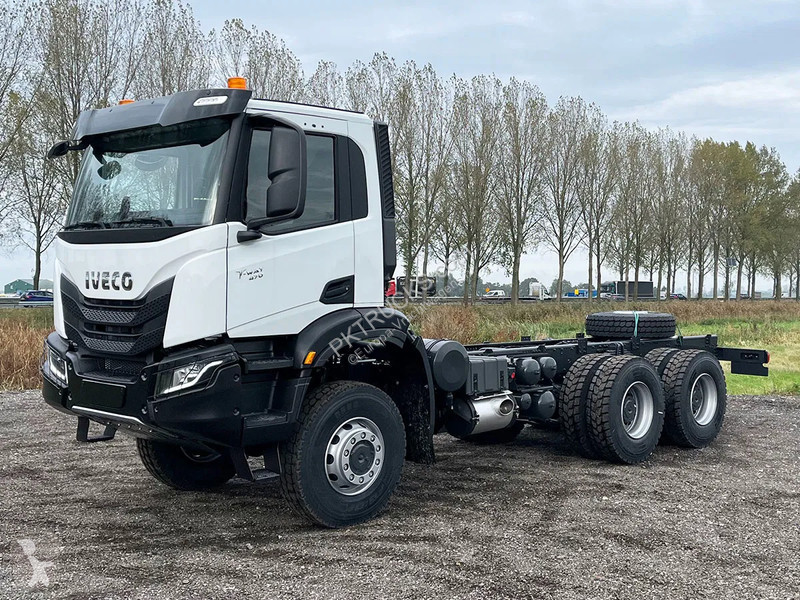 Camión Iveco T-Way AD380T47WH-3800 Chassis...