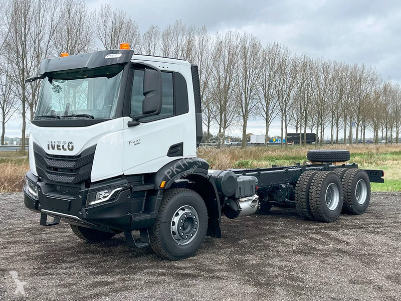 Camión Iveco T-Way AD380T43H-4500 AT Chassis...
