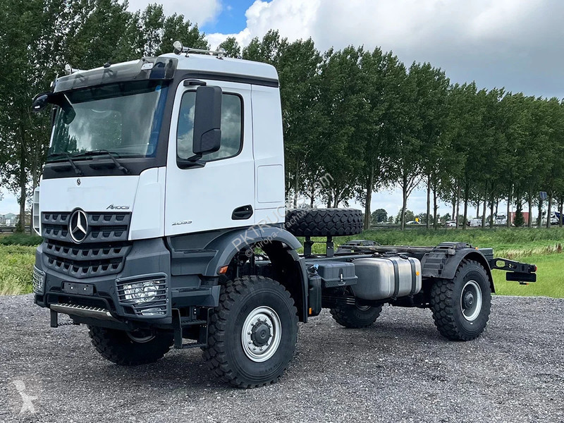 شاحنة Mercedes 2033-A Chassis Cabin (2 units)