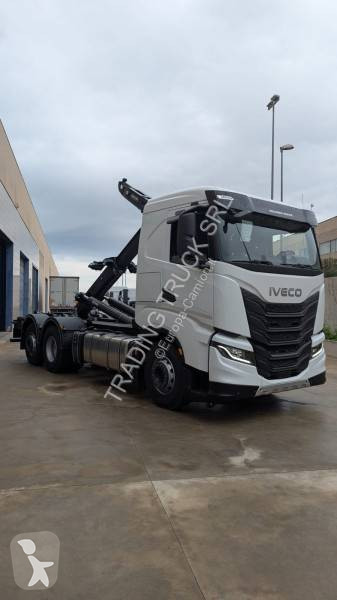 Camión portacontenedor de gancho Iveco nuevo