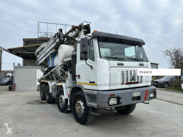 Camion béton toupie / Malaxeur Astra