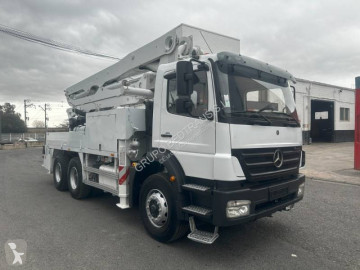 Camion pompe à béton Mercedes
