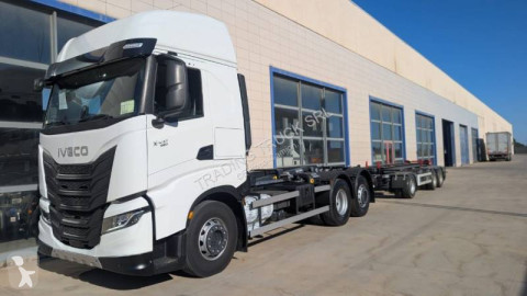 Camión portacontenedor de gancho Iveco nuevo