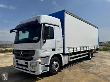Camión tautliner (lonas correderas) Mercedes