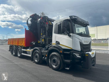 Camión Iveco T-Way Grúa