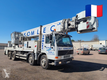Camião plataforma Volvo