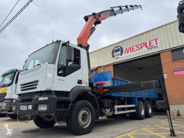 Camión grúa caja abierta Iveco