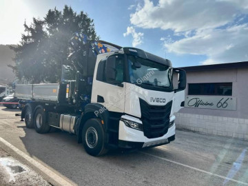 Camion tri-benne Iveco neuf