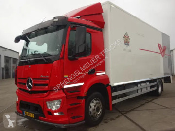 Camion fourgon Mercedes