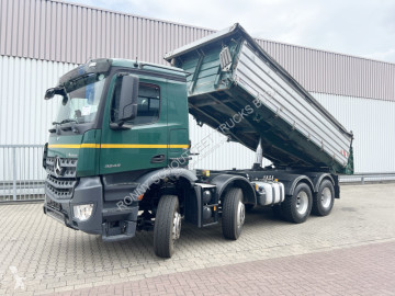 Camion tri-benne Mercedes