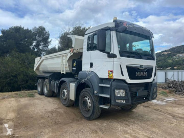 Camion benne Enrochement MAN