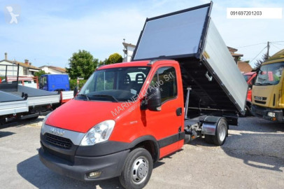Con volquete Iveco