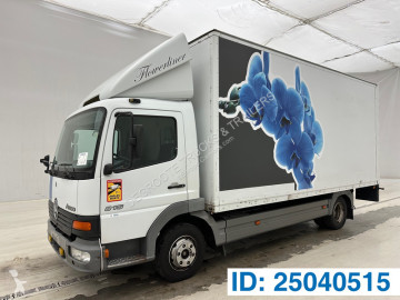 Camion fourgon Mercedes
