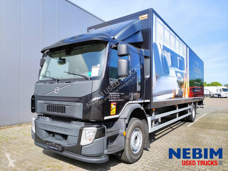 Camion Volvo 280 4X2 - 214.632Km - DH 2000Kg Lift