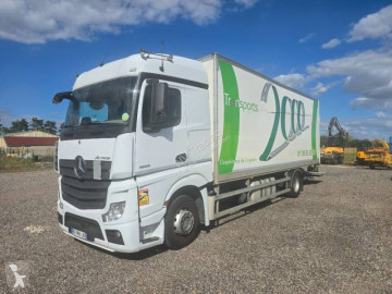 Camion fourgon polyfond Mercedes