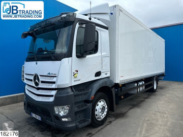 Camion fourgon Mercedes