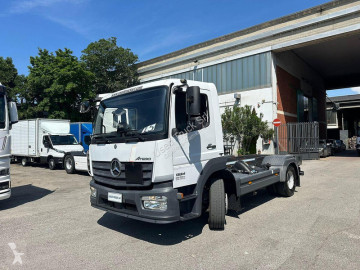 Camion châssis Mercedes
