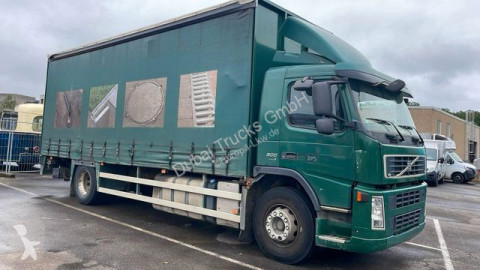 Camión tautliner (lonas correderas) Volvo