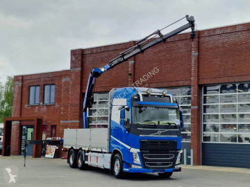 Camion grue Volvo