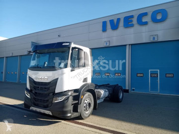Camión chasis Iveco