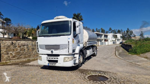Camion citerne hydrocarbures Renault